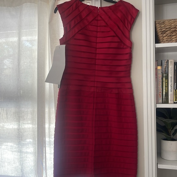 Red‎ Dress - Picture 4 of 4